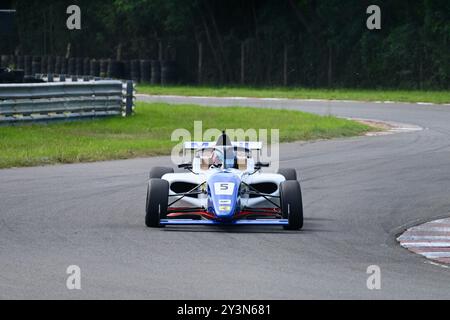 Chennai, INDE. 14 septembre 2024. Jaden Pariat (5 ans) de Bangalore Speedsters a remporté la course 1 du Round 3 du Championnat indien de F4 à Chennai, INDE. Crédit : Ranjith Kumar/Alamy Live News. Banque D'Images