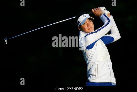 Gainesville, Virginie, États-Unis. 14 septembre 2024. Esther Henseleit, de l’équipe Europe, a fait un départ sur le 3e trou lors de la Coupe Solheim sur le parcours de golf Robert Trent Jones à Gainesville, en Virginie. Justin Cooper/CSM/Alamy Live News Banque D'Images