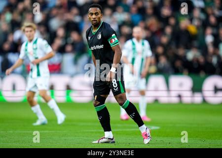Groningen, pays-Bas. 14 septembre 2024. Groningen - Quinten Timber de Feyenoord regarde pendant la cinquième manche de la saison Eredivisie 2024/2025. Le match se déroule entre le FC Groningen et Feyenoord à de Euroborg le 14 septembre 2024 à Groningen, aux pays-Bas. Crédit : Box to Box Pictures/Alamy Live News Banque D'Images