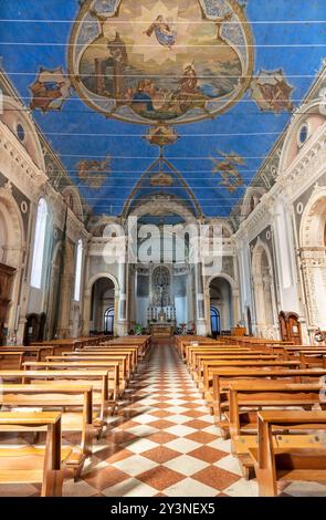 VICENCE, ITALIE - 6 NOVEMBRE 2023 : nef de l'église Chiesa di San Giacomo Maggiore. Banque D'Images