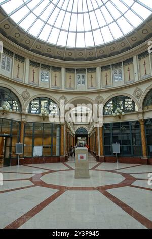 La Galerie Colbert, passage couvert typique de Paris construit au XIXe siècle Banque D'Images