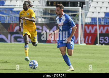 Niccolo Corrado du Brescia Calcio FC joue le ballon lors du match Brescia Calcio vs Frosinone Calcio, 5Â° Serie B BKT 2024-25 au stade Mario Rigamonti à Brescia (BS), Italie, le 14 septembre 2024. Banque D'Images