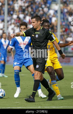 L'arbitre Davide Ghersini lors de Brescia Calcio vs Frosinone Calcio, 5Â° Serie B BKT 2024-25 match au stade Mario Rigamonti à Brescia (BS), Italie, le 14 septembre 2024. Banque D'Images