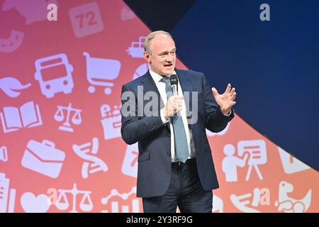 Brighton & Hove, Royaume-Uni. 14 septembre 2024. Chef des libéraux démocrates, RT. Sir Ed Davey, député, s'adresse à la conférence le jour de l'ouverture de la conférence d'automne des libéraux démocrates au Brighton Centre, Brighton & Hove, East Sussex, Royaume-Uni. Crédit : LFP/Alamy Live News Banque D'Images