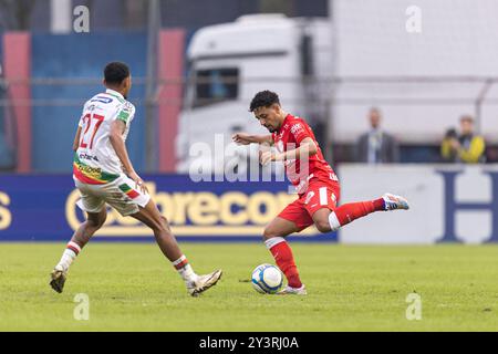 Itajai, Brésil. 14 septembre 2024. SC - ITAJAI - 09/14/2024 - BRÉSILIEN B 2024, BRUSQUE x VILA NOVA-GO - Alesson brusque joueur lors du match contre Vila Nova-GO au stade Hercilio Luz pour le championnat brésilien B 2024. Photo : Beno Kuster Nunes/AGIF (photo de Beno K&#XFC;ster Nunes/AGIF/SIPA USA) crédit : SIPA USA/Alamy Live News Banque D'Images