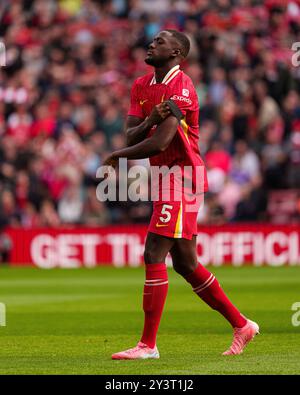 Ibrahima Konate de Liverpool lors du match de premier League entre Liverpool et Nottingham Forest à Anfield, Liverpool le samedi 14 septembre 2024. (Photo : Steven Halliwell | mi News) crédit : MI News & Sport /Alamy Live News Banque D'Images