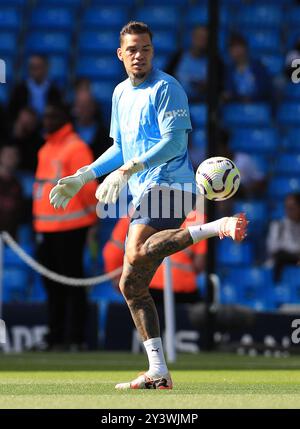 14 septembre 2024 : premier League football, Manchester City versus Brentford : le gardien de Manchester City Ederson pendant l'échauffement avant match Banque D'Images