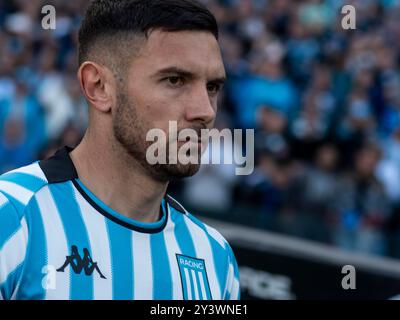 Racing Club de Avellaneda a reçu Boca Juniors au stade Presidente Perón pour jouer la 14e journée de l'AFA Argentine Professional Football League. Avec des buts de Juan Nardoni et Roger Martínez, Racing bat Boca 2-1, qu'ils marquent grâce à Milton Gimenez. Le lendemain, Boca Juniors reçoit River plate au stade la Bombonera pour une nouvelle édition du Superclásico de football argentin. Usage éditorial exclusif/@facamorales Banque D'Images