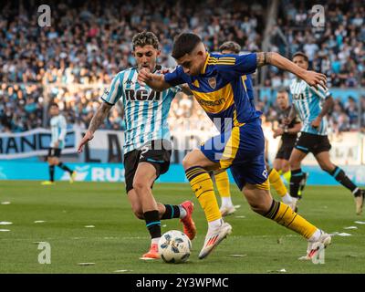 Racing Club de Avellaneda a reçu Boca Juniors au stade Presidente Perón pour jouer la 14e journée de l'AFA Argentine Professional Football League. Avec des buts de Juan Nardoni et Roger Martínez, Racing bat Boca 2-1, qu'ils marquent grâce à Milton Gimenez. Le lendemain, Boca Juniors reçoit River plate au stade la Bombonera pour une nouvelle édition du Superclásico de football argentin. Usage éditorial exclusif/@facamorales Banque D'Images