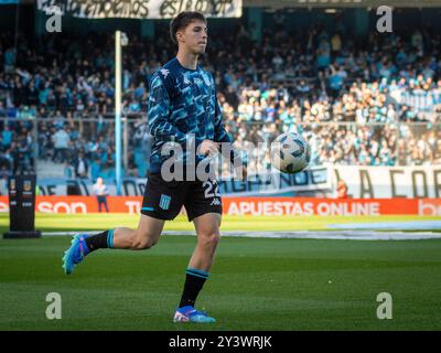 Racing Club de Avellaneda a reçu Boca Juniors au stade Presidente Perón pour jouer la 14e journée de l'AFA Argentine Professional Football League. Avec des buts de Juan Nardoni et Roger Martínez, Racing bat Boca 2-1, qu'ils marquent grâce à Milton Gimenez. Le lendemain, Boca Juniors reçoit River plate au stade la Bombonera pour une nouvelle édition du Superclásico de football argentin. Usage éditorial exclusif/@facamorales Banque D'Images