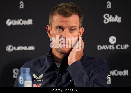 AO Arena, Manchester, Royaume-Uni. 10 septembre 2024. Finales de la Coupe Davis, phase de groupes, Groupe d jour 1 ; Leon Smith, capitaine de Grande-Bretagne, s'entretient avec la presse avant le début de la Coupe Davis crédit : action plus Sports/Alamy Live News Banque D'Images