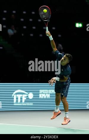 AO Arena, Manchester, Royaume-Uni. 10 septembre 2024. Finale de la Coupe Davis, phase de groupes, Groupe d jour 1 ; Maximo Gonzalez d'Argentine sert crédit : action plus Sports/Alamy Live News Banque D'Images