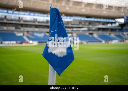 Symbolbild, Eckfahne, logo, Wappen TSG 1899 Hoffenheim. GER, TSG 1899 Hoffenheim v. Bayer 04 Leverkusen, Fussball, Herren, 1. Bundesliga, 3. Spieltag, saison 24/25, 14.09.2024, LES RÈGLEMENTS DFL/DFB INTERDISENT TOUTE UTILISATION DE PHOTOGRAPHIES COMME SÉQUENCES D'IMAGES ET/OU QUASI-VIDÉO, Foto : Eibner-Pressefoto/Wolfgang Frank Banque D'Images