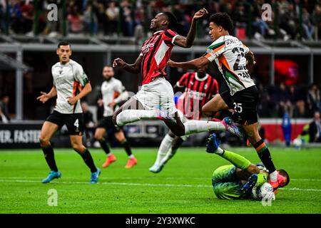 L'attaquant portugais n°10 de l'AC Milan Rafael Leao lors du match de football italien Serie A entre l'AC Milan et Venezia au stade San Siro de Milan, Italie, le 15 septembre 2024 crédit : Piero Cruciatti/Alamy Live News Banque D'Images