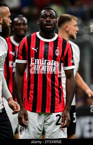 Le milieu de terrain français #29 de l'AC Milan Youssouf Fofana regarde pendant le match de football italien Serie A entre l'AC Milan et Venezia au stade San Siro de Milan, Italie, le 15 septembre 2024 crédit : Piero Cruciatti/Alamy Live News Banque D'Images