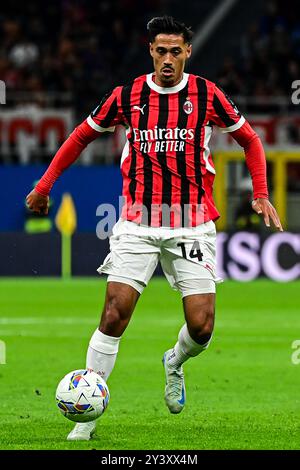 Tijani Reijnders, le milieu de terrain hollandais #14 de l'AC Milan, contrôle le ballon lors du match de football italien Serie A entre l'AC Milan et Venezia au stade San Siro de Milan, Italie, le 14 septembre 2024 crédit : Piero Cruciatti/Alamy Live News Banque D'Images