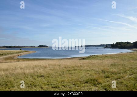 Une vue de Rutland Water, le plus grand réservoir artificiel d'Angleterre. Banque D'Images