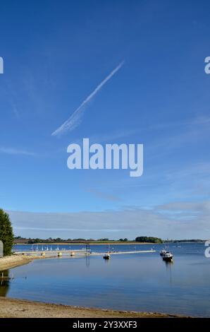 Une vue de Rutland Water, le plus grand réservoir artificiel d'Angleterre. Banque D'Images