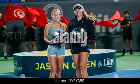 Monastir, gouvernorat de Monastir, Tunisie. 14 septembre 2024. Monastir, Tunisie, 14 septembre 2024. Anastasia Zakharova, de Russie, et Alina Korneeva, de Russie, reçoivent leur deuxième trophée à la fin de la finale des doubles féminins à l'Open de Jasmin. Le tournoi de tennis professionnel féminin a lieu au Magic Hotel Skanes de Monastir du 9 au 15 septembre 2024 à Monastir, Tunisie (crédit image : © Hasan mrad/IMAGESLIVE via ZUMA Press Wire) USAGE ÉDITORIAL SEULEMENT! Non destiné à UN USAGE commercial ! Banque D'Images