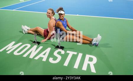 Monastir, gouvernorat de Monastir, Tunisie. 14 septembre 2024. Monastir, Tunisie, 14 septembre 2024. Mayar Sherif, d'Égypte, et Anna Blinkova, de Russie, reçoivent leurs trophées après avoir gagné contre Anastasia Zakharova, de Russie, et Alina Korneeva, de Russie, dans la finale des doubles féminins de l'Open de Jasmin. Le tournoi de tennis professionnel féminin a lieu au Magic Hotel Skanes de Monastir du 9 au 15 septembre 2024 à Monastir, Tunisie (crédit image : © Hasan mrad/IMAGESLIVE via ZUMA Press Wire) USAGE ÉDITORIAL SEULEMENT! Non destiné à UN USAGE commercial ! Banque D'Images