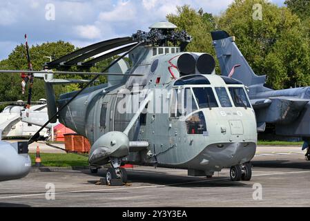 Gosport, Angleterre. 14 septembre 2024. Royal Navy Sikorsky SH-3D Sea King XV370 exposé au HMS Sultan. Septembre 2024. Banque D'Images