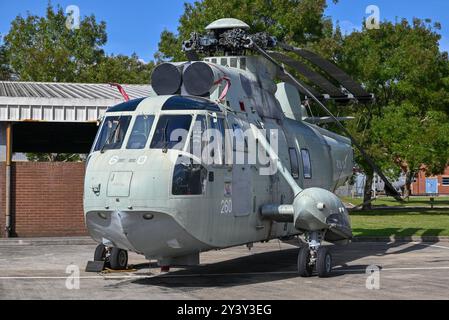 Gosport, Angleterre. 14 septembre 2024. Royal Navy Sikorsky SH-3D Sea King XV370 exposé au HMS Sultan. Septembre 2024. Banque D'Images