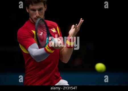 Pablo Carreno Busta, d’Espagne, en action contre l’équipe Jordan Thompson, d’Australie, lors du match en simple du Groupe B final de la Coupe Davis, le 15 septembre, Banque D'Images