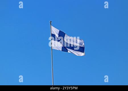 Drapeau national de la Finlande battant, Helsinki Banque D'Images