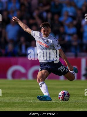 Liam Kitching de Coventry City en action lors du Sky Bet Championship match à Vicarage Road, Watford. Date de la photo : samedi 14 septembre 2024. Banque D'Images