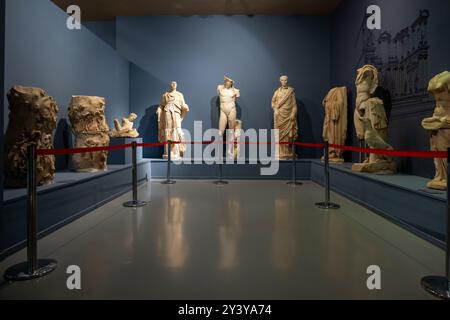 Selcuk, Izmir, Turquie - 5 juillet 2024 : le Musée archéologique d'Éphèse à Selcuk, Izmir, où le modèle du Temple d'Artémis est exposé Banque D'Images