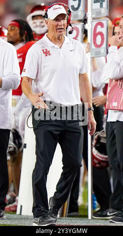 Houston, États-Unis. 14 septembre 2024. L'entraîneur-chef des Cougars de Houston WILLIE FRITZ marche sur la touche pendant le match entre les Rice Owls et les Cougars de Houston le 14 septembre 2024 au TDECU Stadium de Houston, au Texas. Les Cougars de Houston ont battu les Rice Owls 33-7. (Photo par : Jerome Hicks/Sipa USA) crédit : Sipa USA/Alamy Live News Banque D'Images