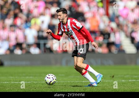 Southampton, Royaume-Uni. 14 septembre 2024. Le milieu de terrain de Southampton Adam Lallana (10 ans) en action lors du Southampton FC vs Manchester United FC English premier League match à tous Mary's Stadium, Southampton, Angleterre, Royaume-Uni le 14 septembre 2024 crédit : Every second Media/Alamy Live News Banque D'Images