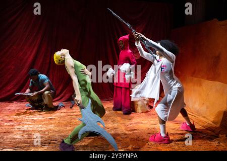 Londres, Royaume-Uni. Dimanche 15 septembre 2024. Mannequins lors de la présentation YAKU SS25 qui s’est tenue à l’espace NEWGEN sur le Strand dans le cadre de la Fashion week de Londres. Crédit : Katie Collins/EMPICS/Alamy Live News Banque D'Images