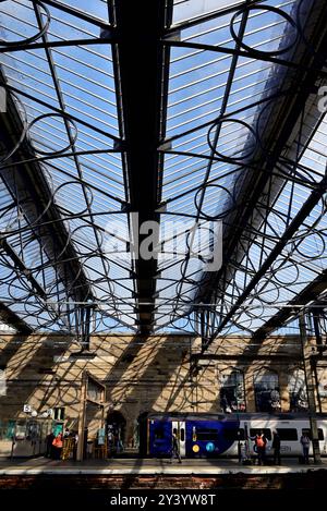 Le toit du train à la gare de Carlisle Citadel (rénové en 2015). Banque D'Images