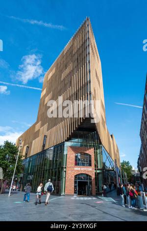 Urban Outfitters construit une partie du développement commercial Liverpool One dans Paradise Street dans le centre-ville. Banque D'Images