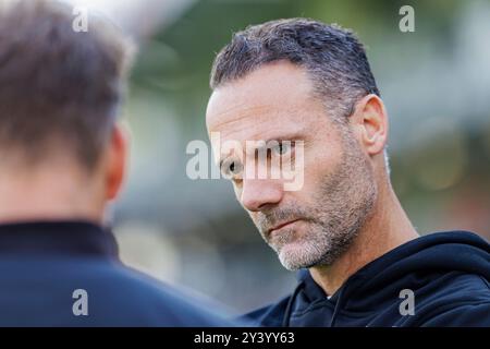 Alexander Ende (SC Verl, Cheftrainer) GER, SC Verl v. FC Energie Cottbus, Fussball, 3. Liga, 5. Spieltag, Spielzeit 2024/2025, 15.09.2024 le Règlement DFL interdit toute utilisation de photographes comme séquences d'images et/ou quasi-vidéo. Foto : Eibner-Pressefoto / Jan Rollinger Banque D'Images