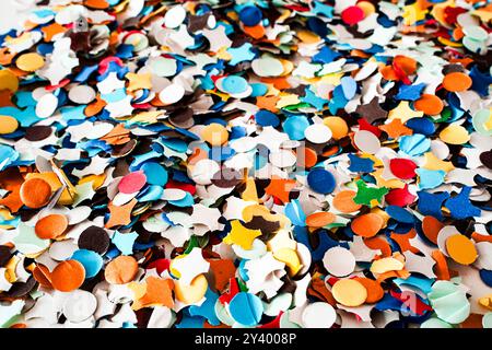 concept abstrait de pièces colorées de confettis comme arrière-plan Banque D'Images
