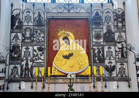 Polen, Danzig, 29.08.2024 Die Konkathedralbasilika der Aufnahme der Allerheiligsten Jungfrau Maria in den Himmel Marienkirche ist die Hauptpfarrkirche der Stadt Danzig in Polen. SIE wurde von 1343 bis 1502 im Stil der Gotik erbaut. Foto : Die Schwarze Madonna Stadt Bamberg *** Pologne, Gdansk, 29 08 2024 la cathédrale Basilique de l'Assomption de la Bienheureuse Vierge Marie au ciel L'église de Marys est la principale église paroissiale de la ville de Gdansk en Pologne elle a été construite de 1343 à 1502 dans le style gothique photo la ville de la Vierge Noire de Bamberg Banque D'Images