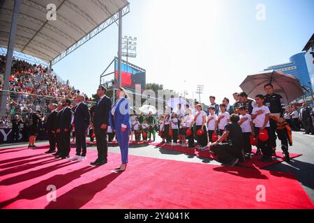 Bakou, Azerbaïdjan. 15 septembre 2024. Hymne national lors du Grand Prix d'Azerbaïdjan de formule 1 2024, 17e manche du Championnat du monde de formule 1 2024 du 13 au 15 septembre 2024 sur le circuit de Bakou, à Bakou, Azerbaïdjan - photo DPPI crédit : DPPI Media/Alamy Live News crédit : DPPI Media/Alamy Live News Banque D'Images