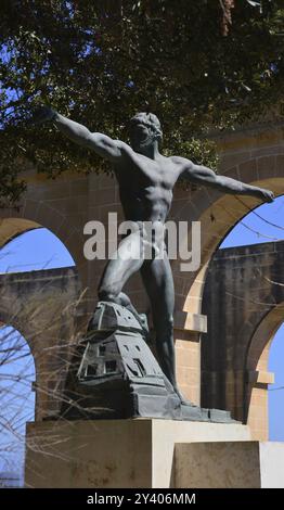 Statue dans le jardin inférieur de Barrakka à Vallette, la capitale de Malte. Statue dans le jardin inférieur de Barrakka à la Valette, la capitale de Malte Banque D'Images