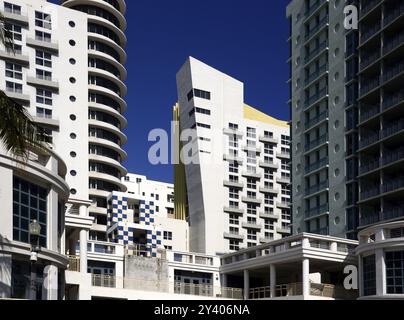 Scène de rue dans le quartier Art déco de Miami South Beach, Floride, États-Unis, Amérique du Nord Banque D'Images