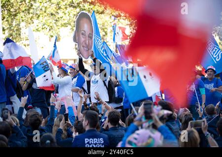 Paris, France. 14 septembre 2024. Ambiance lors de la Parade des Champions sur les champs Elysées. Paris, le 14 septembre 2024. Photo de Jeremy Paoloni/ABACAPRESS. COM Credit : Abaca Press/Alamy Live News Banque D'Images