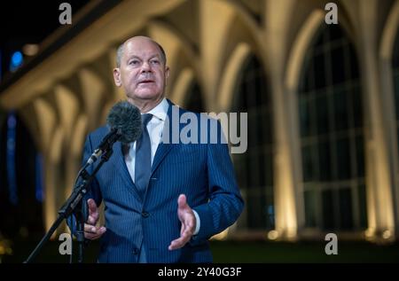 Samarcande, Ouzbékistan. 15 septembre 2024. Le Chancelier fédéral Olaf Scholz (SPD) intervient lors d’un communiqué de presse après la signature d’un accord migratoire avec l’Ouzbékistan. Scholz visite pour la première fois deux des cinq anciennes républiques soviétiques d'Asie centrale, l'Ouzbékistan et le Kazakhstan. Son premier arrêt est la ville oasis ouzbèke vieille de plus de 2 500 ans de Samarcande sur la route de la soie. Crédit : Michael Kappeler/dpa/Alamy Live News Banque D'Images