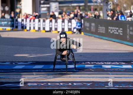 Sydney, Australie. 15 septembre 2024. Joshua CASSIDY du Canada remporte le Marathon de Sydney en fauteuil roulant TCS 2024 présenté par ASICS à l'Opéra de Sydney le 15 septembre 2024 à Sydney, Australie crédit : IOIO IMAGES/Alamy Live News Banque D'Images