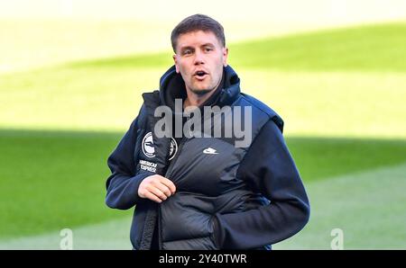 L'entraîneur principal de Brighton Fabian Hurzeler arrive pour le match de premier League entre Brighton et Hove Albion et Ipswich Town au stade American Express , Brighton , Royaume-Uni - 14 septembre 2024 photo Simon Dack / images téléphoto usage éditorial seulement. Pas de merchandising. Pour Football images, les restrictions FA et premier League s'appliquent inc. aucune utilisation d'Internet/mobile sans licence FAPL - pour plus de détails, contactez Football Dataco Banque D'Images