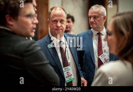 Samarcande, Ouzbékistan. 15 septembre 2024. Joachim Stamp (FDP), Représentant spécial du gouvernement fédéral pour les accords migratoires, photo en Ouzbékistan . Scholz visite pour la première fois deux des cinq anciennes républiques soviétiques d'Asie centrale, l'Ouzbékistan et le Kazakhstan. Son premier arrêt est la ville oasis ouzbèke vieille de plus de 2 500 ans de Samarcande sur la route de la soie. Crédit : Michael Kappeler/dpa/Alamy Live News Banque D'Images