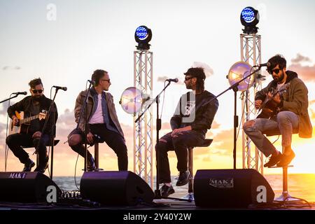 Acciaroli, Salerne, Italie. 14 septembre 2024. Acciaroli, Italie. SLOW FESTIVAL VIAMOCILENTO 2024 du 13 au 15 septembre 2024 à Acciaroli-Italie. Le groupe italien Fast Animals et Slow Kids (Jacopo Gigliotti, Alessio Mingoli, Aimone Romizi, Alessandro Guercini) se produit en concert au VIAMOCILENTO 2024. 14 septembre 2024 à Acciaroli, Italie (crédit image : © Andrea Gul/SOPA images via ZUMA Press Wire) USAGE ÉDITORIAL SEULEMENT! Non destiné à UN USAGE commercial ! Banque D'Images