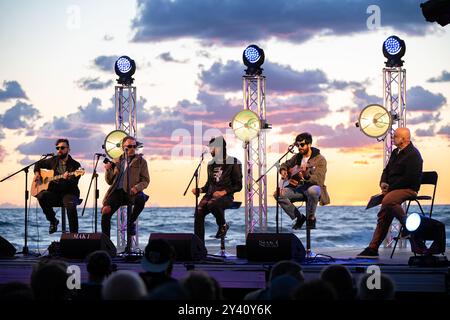 Acciaroli, Salerne, Italie. 14 septembre 2024. Acciaroli, Italie. SLOW FESTIVAL VIAMOCILENTO 2024 du 13 au 15 septembre 2024 à Acciaroli-Italie. Le groupe italien Fast Animals and Slow Kids (Jacopo Gigliotti, Alessio Mingoli, Aimone Romizi, Alessandro Guercini) et Pippo Pelo se produisent au VIAMOCILENTO 2024. 14 septembre 2024 à Acciaroli, Italie (crédit image : © Andrea Gul/SOPA images via ZUMA Press Wire) USAGE ÉDITORIAL SEULEMENT! Non destiné à UN USAGE commercial ! Banque D'Images