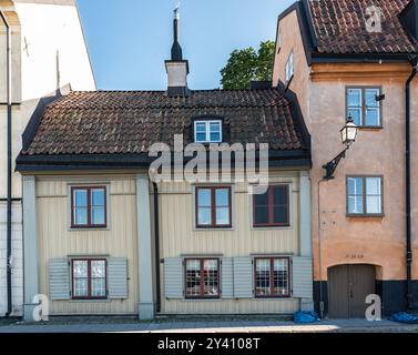 Maison résidentielle traditionnelle en bois à Stockholm, Suède, 26 juillet 2024 Banque D'Images