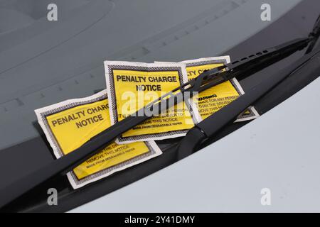 Avis de pénalité billets de stationnement sur une voiture à Brighton Banque D'Images